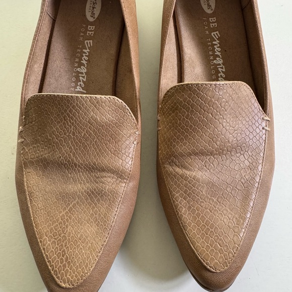 Dr. Scholls pointed toe flats. Great condition.  Size 8 1/2. Tan color - Picture 2 of 7